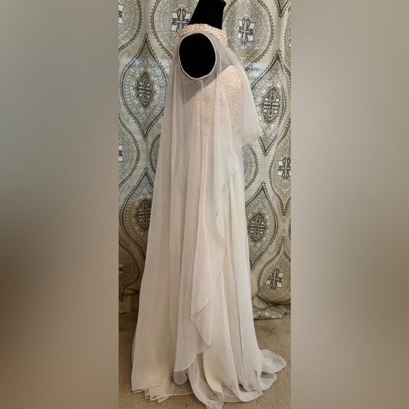Stunning Vintage 1970’s White Chiffon Gown by the legendary Mike Benet. Size 8 - Picture 7 of 16